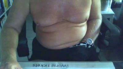 HappyToShowOff webcam model stream image