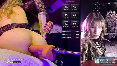 EmeryLune_xo webcam model stream image