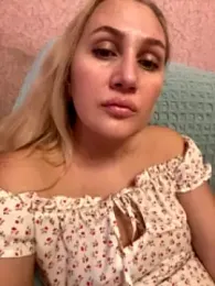 YourBlondee webcam model stream image