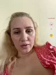 YourBlondee webcam model stream image