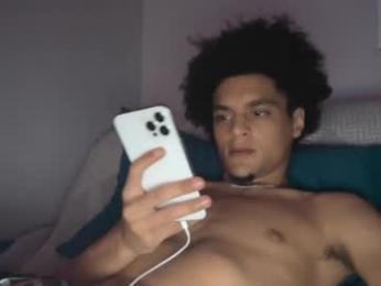 lightskinwithgirth webcam model stream image