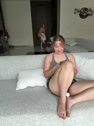 Nura_n_Sarah webcam model stream image