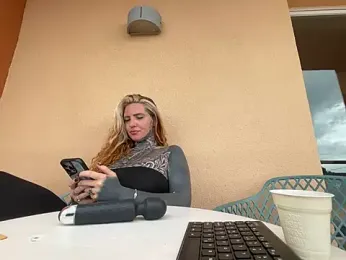 AlexandraWildd webcam model stream image