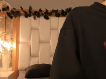 daphne_and_roger webcam model stream image