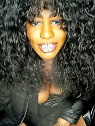 AmazonianMistress webcam model stream image