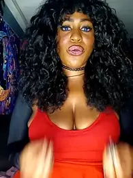 AmazonianMistress webcam model stream image