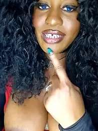 AmazonianMistress webcam model stream image