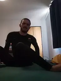 EyesNeverLies webcam model stream image