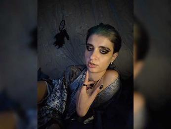 UntouchableSquirtWitch webcam model stream image