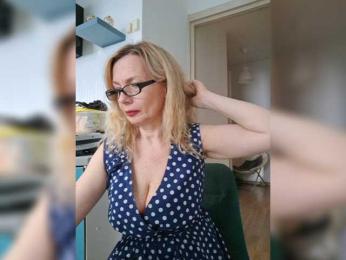 ShiningMILF webcam bongacams model stream image
