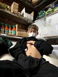 linh21107 webcam model stream image