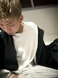 linh21107 webcam model stream image