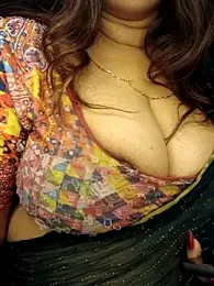 Aarna111 webcam stripchat model stream image