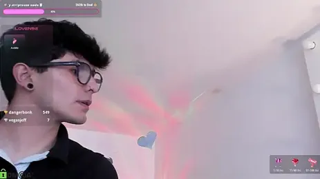 Mikeyvioleta_ webcam model stream image
