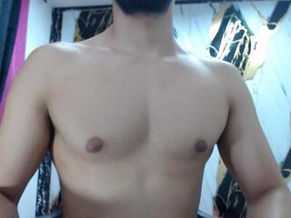 Syimon W webcam model stream image