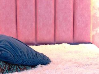 Mia Laurent webcam model stream image