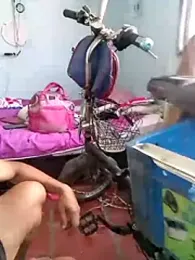 Bmwhot webcam model stream image