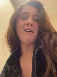 MayaVonDe webcam model stream image