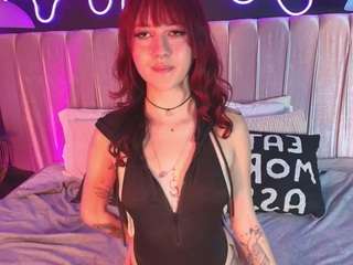 cute-lily webcam model stream image