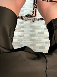 kim_monti webcam model stream image