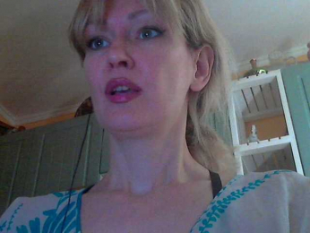 RedEmemdems webcam model stream image