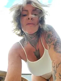 YourMommyBlair webcam model stream image