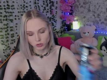 GinaGinaLove webcam model stream image