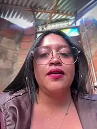 Mia_Risky-1 webcam stripchat model stream image