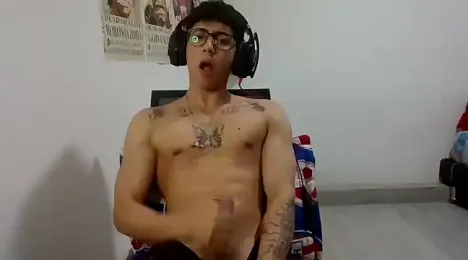 Dillom420 webcam model stream image