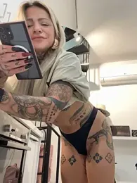 Divina_X_ webcam model stream image