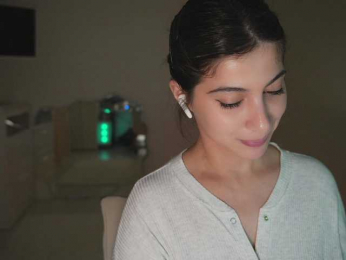 -Madi- webcam bongacams model stream image