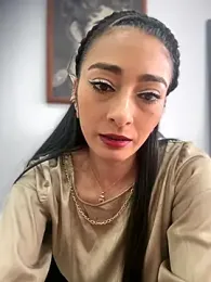 _Bella-Office1 webcam model stream image