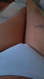 Yennyaurar webcam model stream image