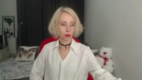 LuxuryNika webcam model stream image