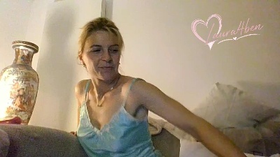 Laura4Ben webcam model stream image