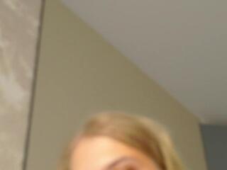 Chloe Lins webcam model stream image