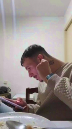 Elnene1995 webcam cam4 model stream image