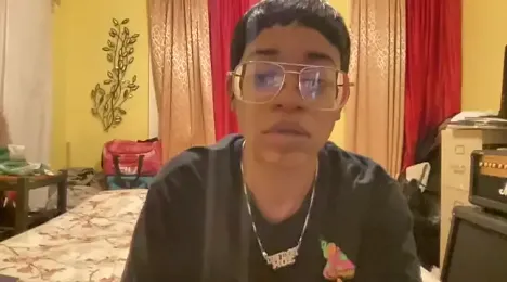 MommyConfident webcam model stream image