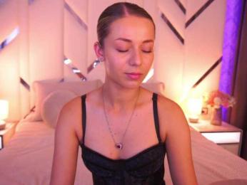 LoveeDove webcam bongacams model stream image