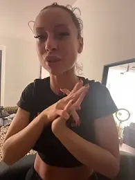 cara_mella webcam model stream image