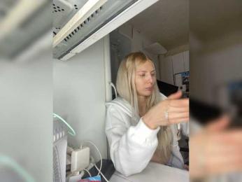 Milanii webcam model stream image