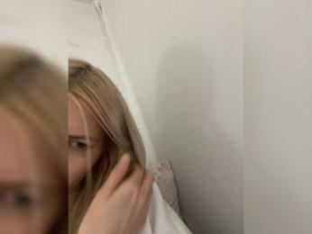 Milanii webcam model stream image