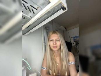 Milanii webcam model stream image