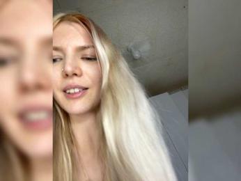 Milanii webcam model stream image
