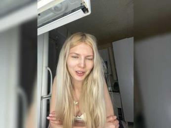 Milanii webcam model stream image
