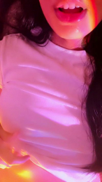 Aloneathome22 webcam model stream image