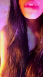 Aloneathome22 webcam model stream image