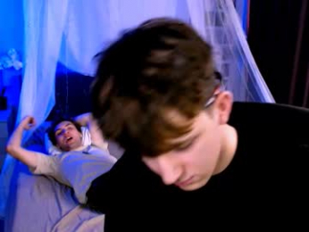 travis_wolf_ webcam model stream image