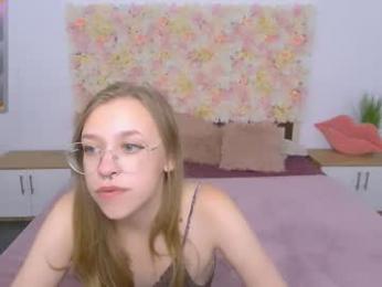 layriantavee webcam chaturbate model stream image