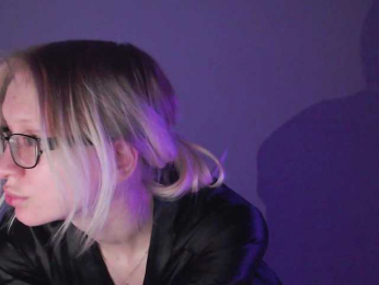 Chloe1love webcam model stream image